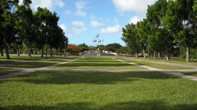 Large lawn in front of the memorial.