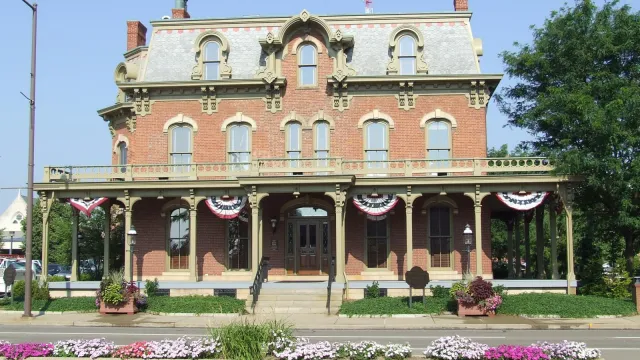 a front view of the Ida Saxton McKinley House