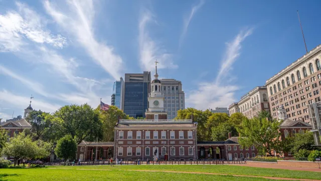 Color photo of Independence Hall as seen from the north side of Chestnut Street.