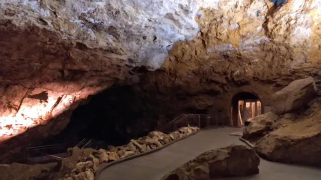 The target room inside Jewel Cave.