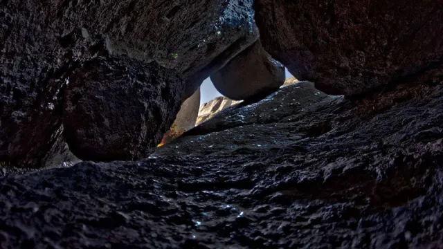 Boulders in the Balconies Cave.