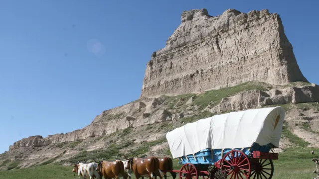 Conestoga wagon in front of Eagle Rock