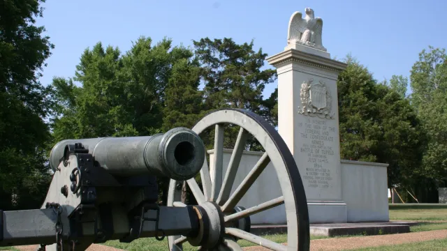 The monument with a cannon